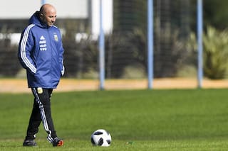 La misma receta: Tapia sigue las huellas del caso Bauza para agotar a Sampaoli