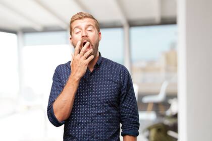 La somnolencia tras comer puede indicar problemas de salud (Foto de carácter ilustrativo: Freepik)