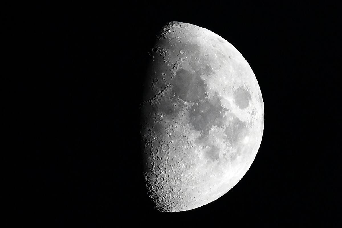 La sonda Chang e-5 china alunizó con éxito y traerá muestras del suelo lunar a la Tierra