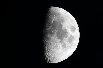 La sonda Chang e-5 china alunizó con éxito y traerá muestras del suelo lunar a la Tierra