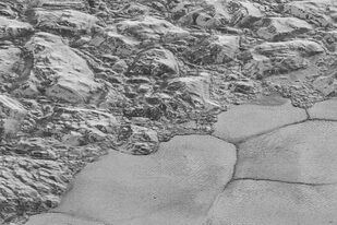 La sonda New Horizons obtuvo las imágenes más precisas de la superficie de Plutón que ahora son analizadas en la NASA