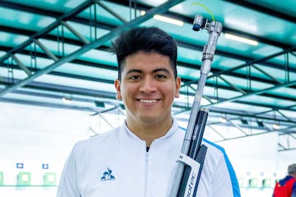 La sonrisa plena de Julián Gutiérrez, después de haberse clasificado a la final de tiro deportivo