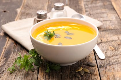 La sopa cremosa de calabaza es una gran opción para otoño