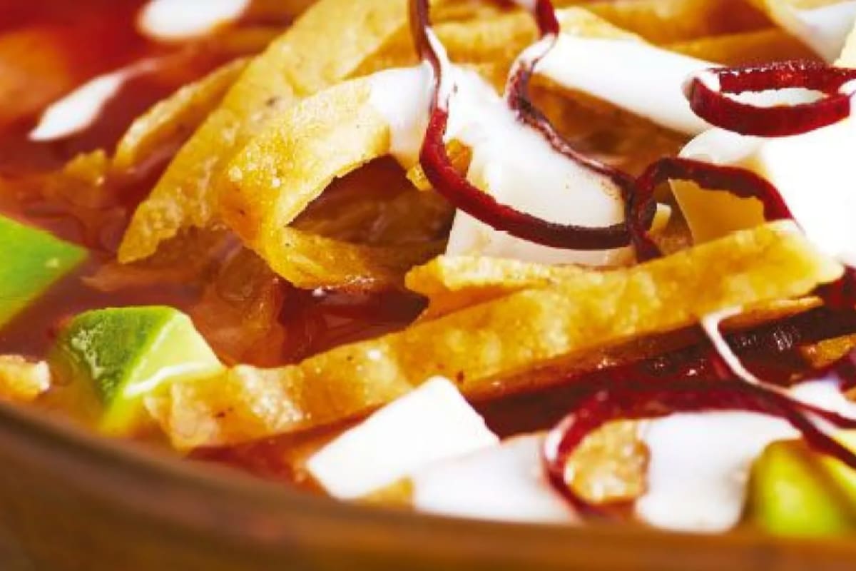La sopa de tortilla es uno de los platos más tradicionales de México
