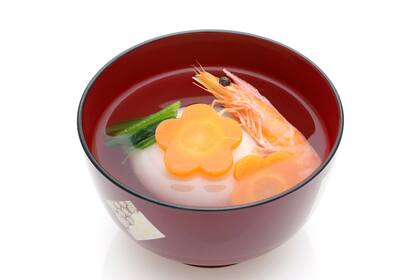 La sopa o-zoni, infaltable en la noche japonesa