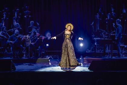 La soprano sobresale con su voz y su carisma escénico