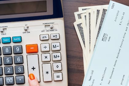 La SSA anunció que casi 71 millones de beneficiarios del Seguro Social verán un aumento por el COLA del 2,8% a partir de enero de 2026