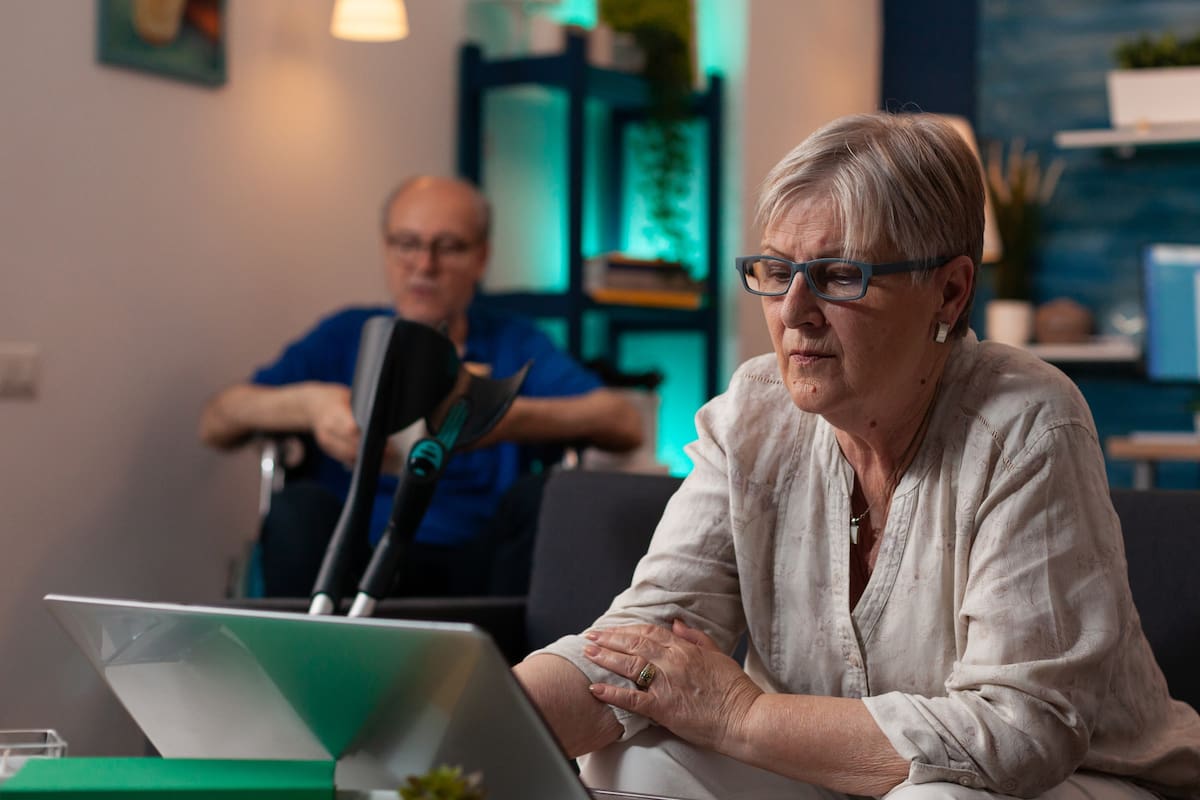 La SSI es un apoyo que se otorga a algunas personas de 65 años o más que tienen ingresos y recursos limitados.