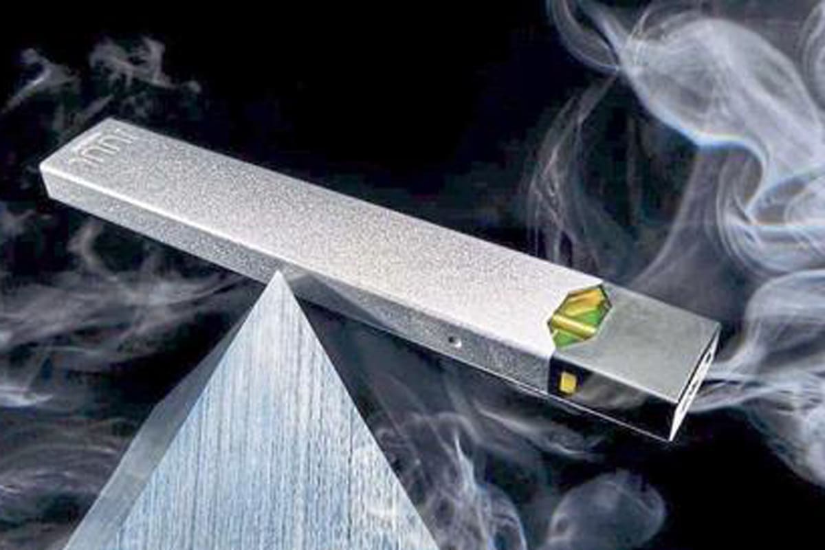 La startup Juul Labs hoy está valuada en más de US$16.000 millones, pero es investigada por apuntar al público adolescente.