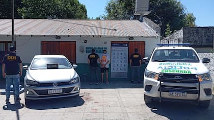 La Sub DDI de Ensenada fue alertada sobre el reingreso de Cañete Benítez al país y que éste se encontraba viviendo en la calle Calzetta y Moreno, en el Barrio El Hongo de Ensenada.