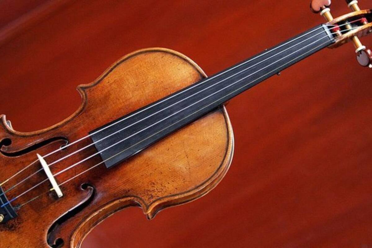 La subasta pública de instrumentos realizados por la familia Stradivari es tan infrecuente que suele ser un acontecimiento en el mundo de los coleccionistas y músicos que esperan poder tocarlos