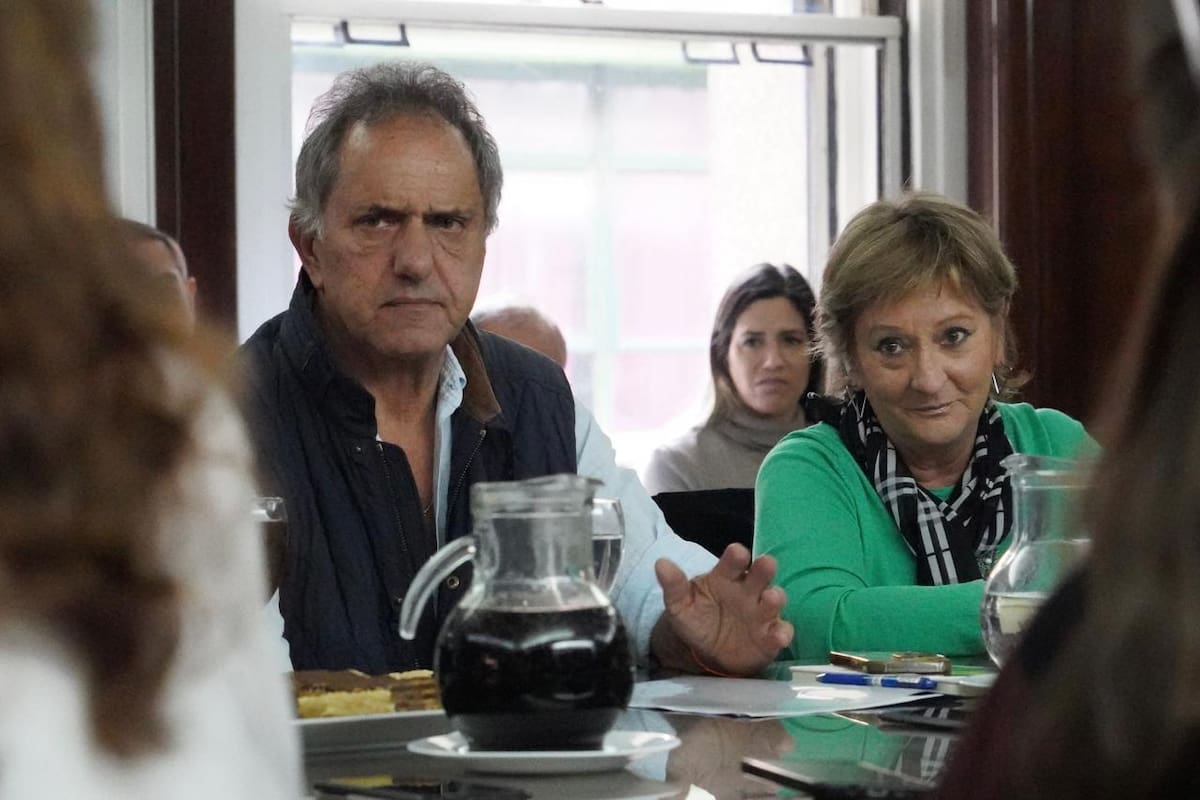 La subsecretaria de Ambiente, Ana Lamas, acompañada por el secretario de Turismo, Deportes y Ambiente, Daniel Scioli