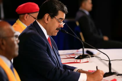 El departamento de Justicia y el Tesoro analiza los pasos del financista, cercano al régimen venezolano desde 2006