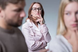 La suegra puede generar discordias en una relación de pareja y una experta explica cómo evitarlo (Foto Pexels)