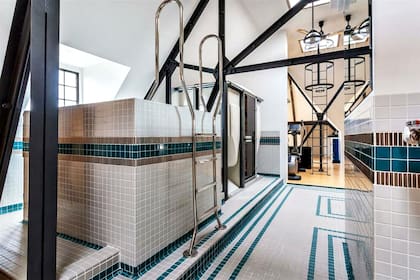 La suite de Wilder incluye gimnasio, sauna, baño de vapor y un tanque de flotación