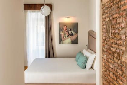 La suite Junior de Relais Rione Ponte está ubicada en la antigua torre, hoy anexada al edificio.