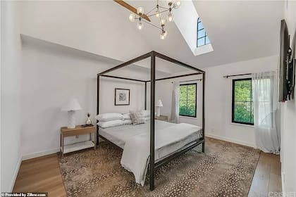 La suite principal de la casa se encuentra en la planta alta