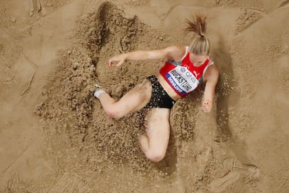La suiza Geraldine Ruckstuhl en el salto en largo del heptatlón