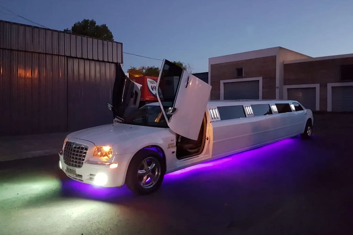 La Súper Bestia, limusina de 12 metros de largo que alquilan famosos como Susana Giménez