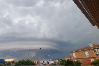 La supercélula vista desde Alagón, cerca de Zaragoza