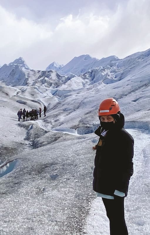 La superficie del glaciar Perito Moreno es de 254 Km2, comparable con la de la Ciudad de Buenos Aires, y sus paredes miden 70 metros de altura, como el Obelisco porteño y el Monumento a la Bandera de Rosario.