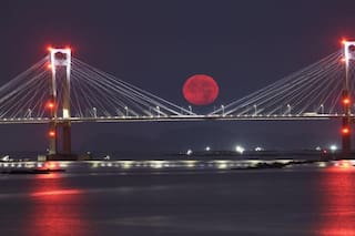 Las imágenes de la superluna azul (y por qué se vio roja en algunos lugares)