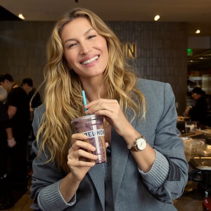 La supermodelo brasileña Gisele Bündchen colaboró una vez con Erewhon para crear su propio sabor de smoothie (Facebook/Erewhon)