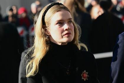 La supermodelo y actriz rusa Natalia Vodianova también viajó a Roma para el funeral. Además de las figuras presentes, muchas celebridades enviaron ofrendas florales. Entre ellas se destacó la de Sophia Loren, cuya banda rezaba: "Siempre en mi corazón". También hubo flores de la familia Armani, de los Príncipes Herederos de Noruega y de Claudia Schiffer, quien eligió una rosa colorada, el color que Valentino convirtió en símbolo de sus diseños