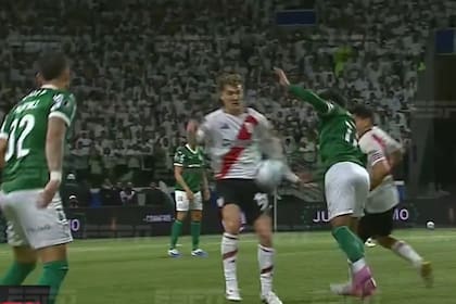 La supuesta mano de Colidio ante Palmeiras que derivó en el pase largo y el penal para el equipo local