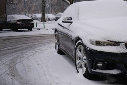 La suspensión de pruebas de manejo en Illinois por la nieve afectará a quienes desean sacarla (Unsplash)