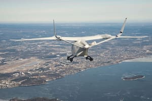 La sustitución de medios de transporte que generan altos niveles de contaminación y gastos está en camino, la compañía Beta Technologies ha puesto superado una larga prueba con su avión eléctrico