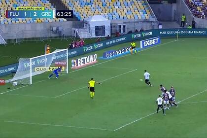 La sutileza de Luis Suárez para convertir el penal de Gremio ante Fluminense, en su despedida del fútbol brasileño