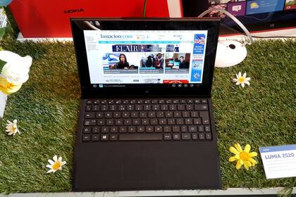 La tableta Lumia 2520 tiene una cubierta (que se vende por separado) que suma un teclado y batería extra