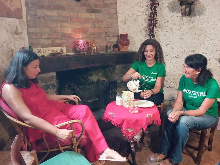 La tadición de beber mate en Lungro no es tan constante como en Argentina, pero sus habitantes intentan que no se pierda la costumbre