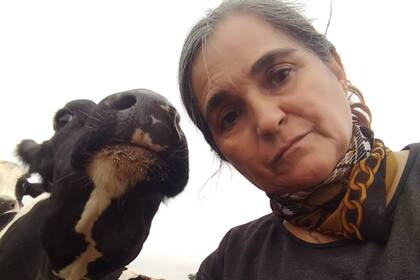 La tambera Alejandra Badino recibió en su establecimiento en Cañada Rosquín al director de Lechería del Ministerio de Agricultura, Arturo Videla