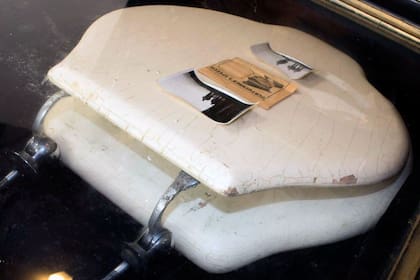La tapa del inodoro de Hitler sale a subasta