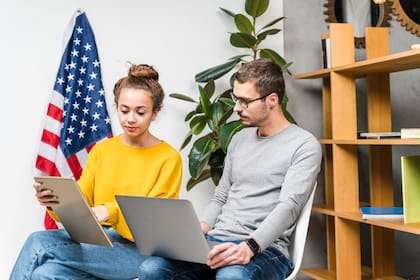 La tarifa general para la presentación del Formulario N-400 es de US$760 para el trámite tradicional y de US$710 para el envío por internet