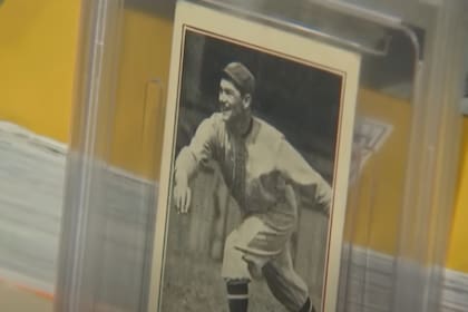 La tarjeta de novato de Babe Ruth, un objeto invaluable, marca el comienzo de una carrera que transformó la historia del béisbol