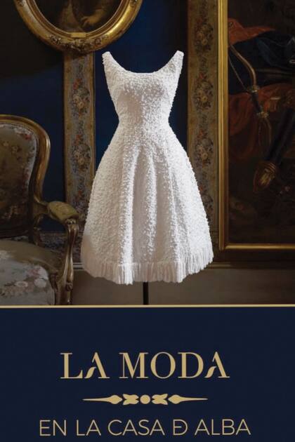 La tarjeta pop up que reseña la historia de cada pieza está hecha a mano.