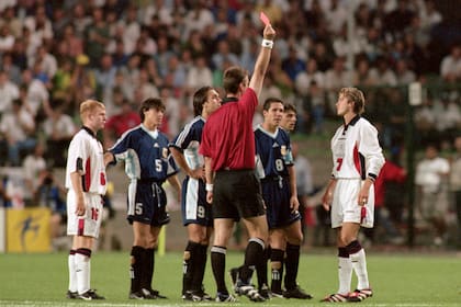 La tarjeta roja a David Beckham en el Mundial 98, después de una picardía de Diego Simeone
