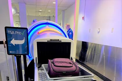 La tecnología CT aplica algoritmos sofisticados para la detección de explosivos y otras amenazas mediante la creación de una imagen 3D