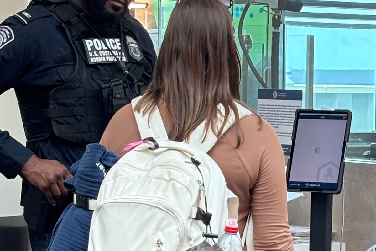 La tecnología de comparación facial al ingresar y salir de EE.UU. busca hacer que el proceso de verificación de identidad de los extranjeros sea más eficiente y preciso