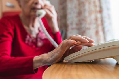 La tecnología de comunicación más avanzada en el momento en el que se publicó la novela era el teléfono.