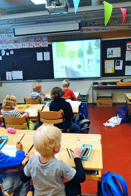 La tecnología está presente en las aulas, donde los chicos utilizan notebooks que al final del día quedan guardadas en la escuela para evitar su deterioro