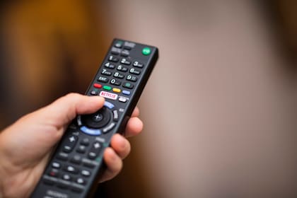 La tecnología no es neutra en términos de valores, sino que desde su misma concepción tiene incorporada una visión del mundo. Cuando un asistente de voz no reconoce a una persona con síndrome de Down o cuando una app de delivery no puede ser utilizada por una persona con discapacidad visual, revela