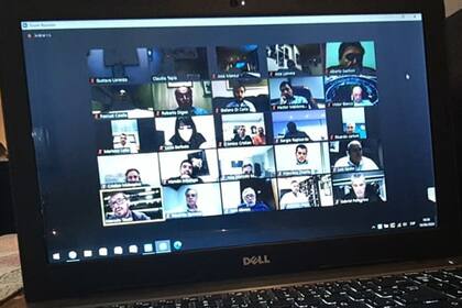 La teleconferencia entre los directivos de los clubes y Claudio Tapia fue por Zoom; sigue sin haber fecha de retorno a los entrenamientos ni a la actividad oficial.