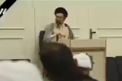 La televisión iraní publicó un video del líder supremo en medio de especulaciones sobre su salud