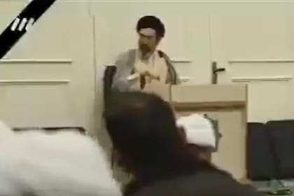 La televisión iraní publicó un video del líder supremo en medio de especulaciones sobre su salud