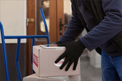 La temporada de compras navideñas en EE.UU. genera un aumento en los robos de paquetes de empresas como Amazon o FedEx