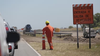 El factor curiosidad puede ayudar a prevenir un accidente grave que afecte a los trabajadores ubicados sobre la calzada